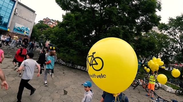 Прокатился в велопараде смотреть онлайн