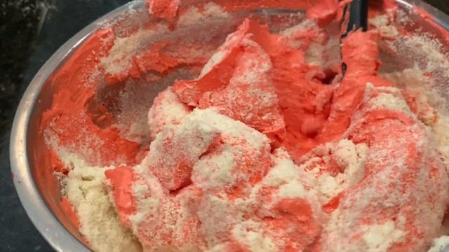 Macarons MASTERCLASS -Best Tips For Perfect Macarons with Hand Mixer- Strawberry Chocolate Macarons смотреть онлайн