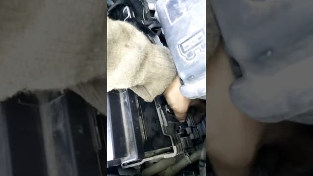 Как снять аккумулятор Peugeot 2008 смотреть онлайн