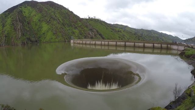 Monticello Dam Morning Glory Spillway 4K смотреть онлайн