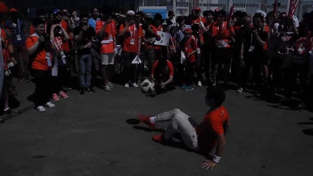 Футбольные трюки от корейца перед матчем Швеция-Корея (18 июня 2018) смотреть онлайн