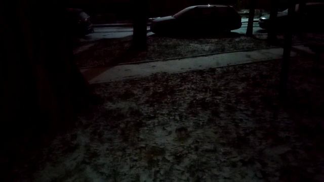 Ем пышки ванильные на улице