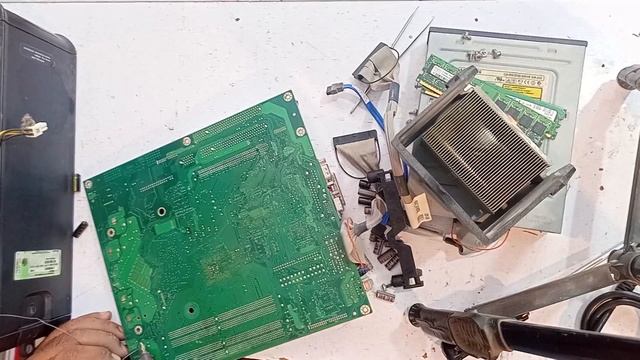 Fixed - Computer Turns On But No Display & No Signal In Monitor | CPU Fan Spinning But No Display смотреть онлайн