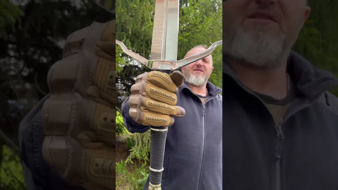 Серебряный меч Ведьмака Геральта из Ривии #ведьмак #геральт #меч смотреть онлайн