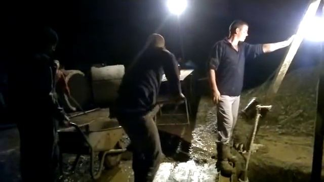 Как молдовани копали колодец часть 5 (18.04.13) смотреть онлайн