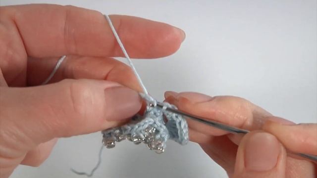 Очень ПРОСТО и БЫСТРО вяжем крючком с БИСЕРОМ/Самые знакомые ЦВЕТЫ связаны НЕОБЫЧНО смотреть онлайн