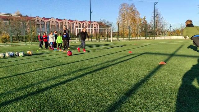 Бег с возвратом между фишек / Юношеская Тренировка / Футбол смотреть онлайн