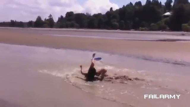 Самые смешные падения девушек.......Просто Жесть..))) смотреть онлайн