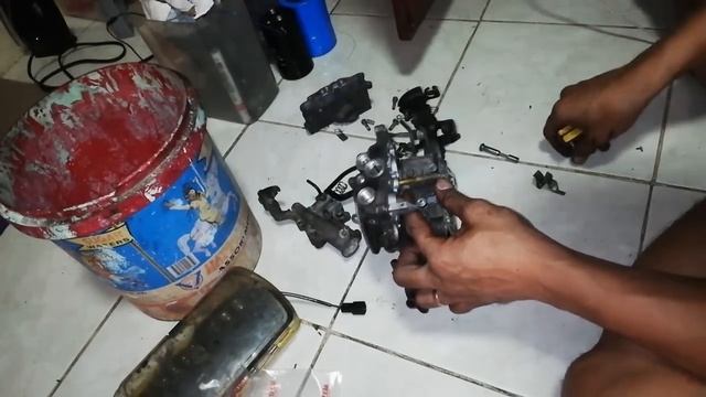 PISTON TYPE CARBURETOR OVERHAUL TUTORIAL MITSUBISHI LANCER 4g13 смотреть онлайн