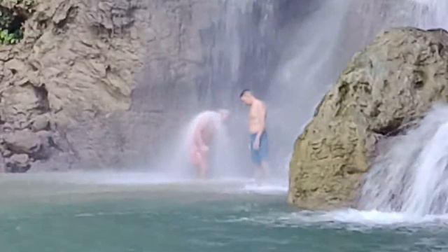 Двойной водопад на Бохоле. смотреть онлайн