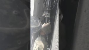 Как открыть капот на лансер 10