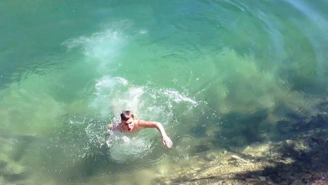 Купание в чистейшей, практически родниковой, воде смотреть онлайн