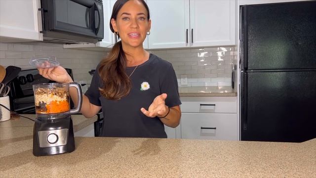 Delicious Carrot Cake Energy Balls...It's Fall, Ya'll! ? смотреть онлайн