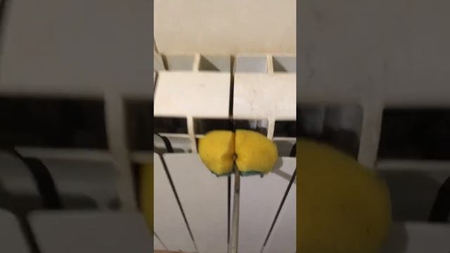 Чистим батареи. Лайфхак.#shorts смотреть онлайн