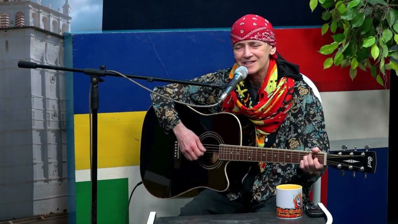 Новогодняя. Поёт (Умка) Аня Герасимова смотреть онлайн