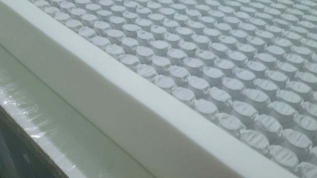 Наносим клей.Сборка матраса в Карелию смотреть онлайн