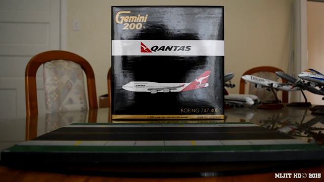 Gemini Jets 1:200 Qantas 747-400 VH-OJA Unboxing and Review смотреть онлайн