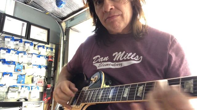 Gibson Les Paul Broken Headstock REPAIR | String Theory смотреть онлайн