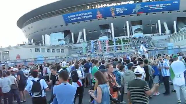 ЧМ_Футбол_2018_СПБ у стадиона, машины ОМОН для разгона толпы_3 смотреть онлайн