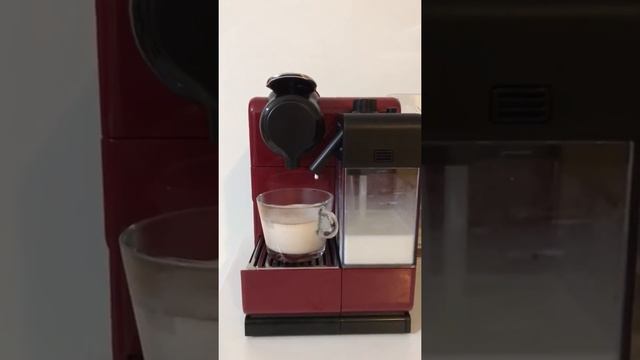 Nespresso Lattissima Touch Glam Red - Cappuccino Making смотреть онлайн