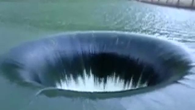 Отверстие водостока в резервуаре плотины Монтиселло(Dam Monticello) смотреть онлайн