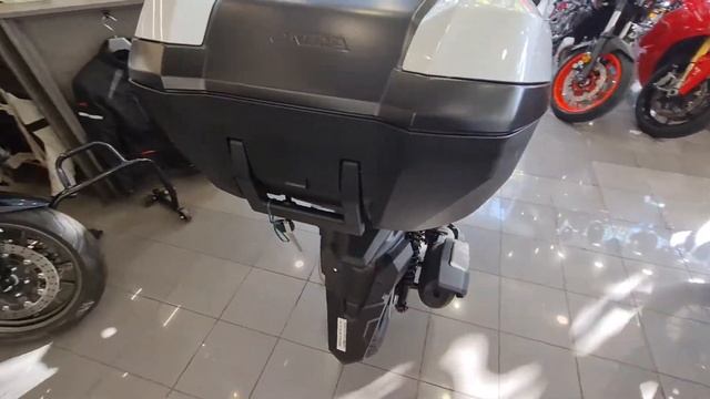 Honda Forza 350 White 2022 смотреть онлайн