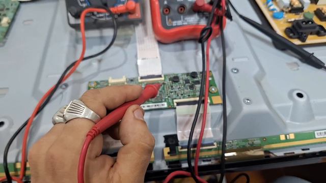✅️Esto es lo que debes de HACER para saber si hay CORTO en la T-CON o el DISPLAY LCD смотреть онлайн