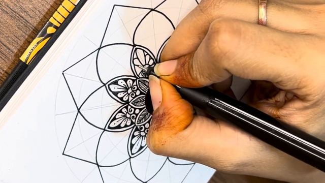 Easy Mandala for Beginners || How to draw Mandala for Beginners #mandalatutorials #mandala смотреть онлайн