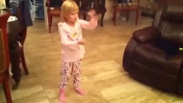 Внучка импровизирует в танце смотреть онлайн