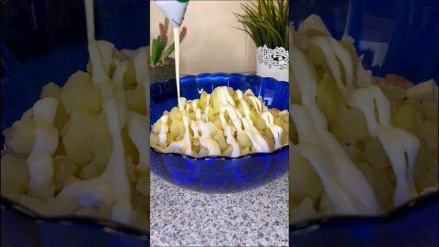 Салат с копченой курицей и кукурузой ? #рецепты #салат #shorts смотреть онлайн