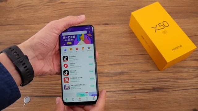 Realme X50 Распаковка и первый взгляд на смартфон с SDM765G смотреть онлайн