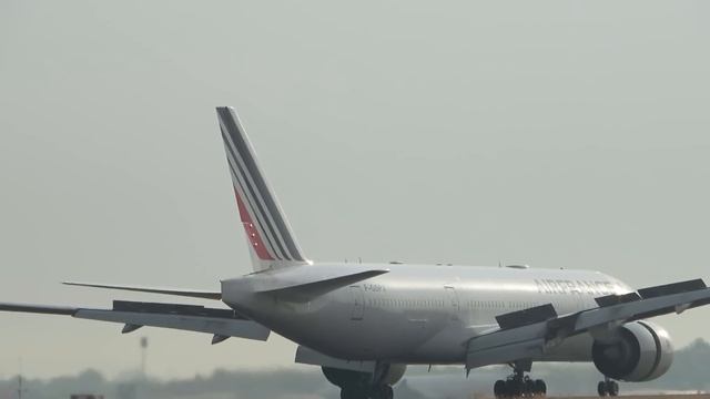 100 Planes in 1h ! Paris CDG (Charles-de-Gaulle) Airport plane spotting 2022 - A380, A350, 777, 787 смотреть онлайн