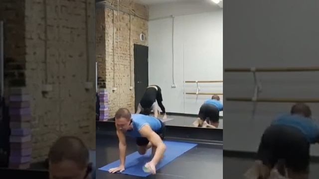 Йога за 18 мин. Активируем бёдра, мышцы кора и спину. Растяжка ног, таза и шеи. Уровень: средний смотреть онлайн