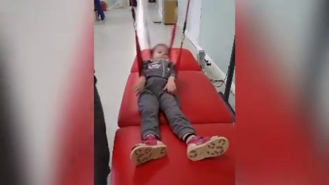 Маленькой керчанке, которой помогли собрать деньги на реабилитацию, вновь требуется помощь смотреть онлайн