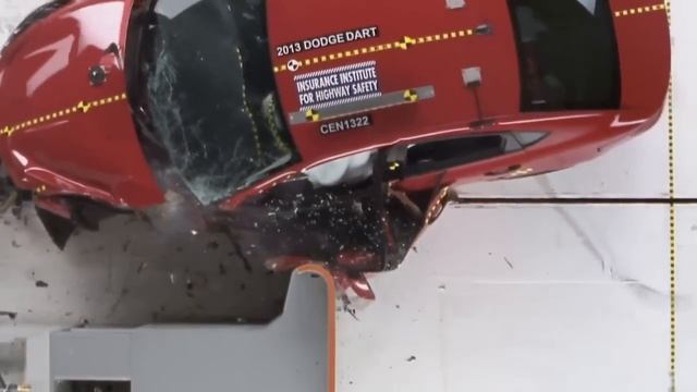2013 Dodge Dart CRASH TEST IIHS - Small Overlap Test смотреть онлайн