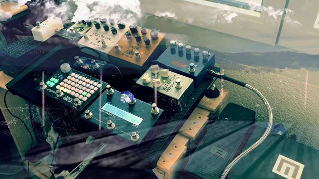 Bass on pedals - Messing with Kala U-Bass, Enzo, Zoia, Polymoon, Afterneath... смотреть онлайн