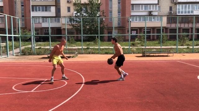 Играем с КРОХОЙ в КОРОЛЯ ПЛОЩАДКИ смотреть онлайн