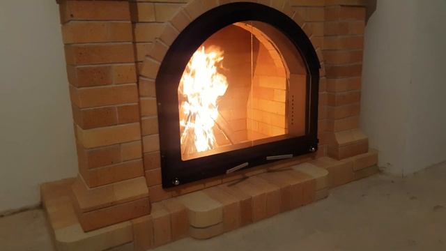 Камин из кирпича, с дверцей для камина StoveR смотреть онлайн