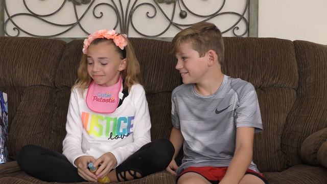 THE WORST PRESENT EVER CHALLENGE | We Are The Davises