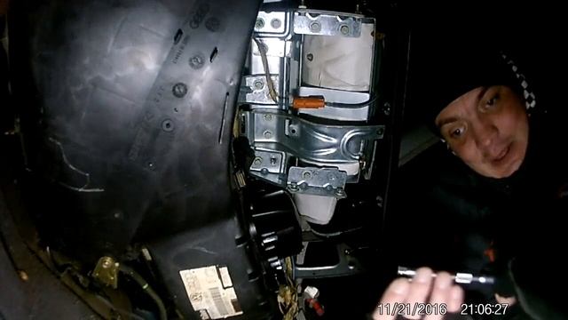 Как снять мотор печки AUDI a4 b5 кузов смотреть онлайн