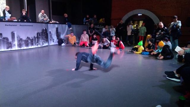 Хип-Хоп Настройка 2022 - BBoy Casper (Брейкинг соло 10-14 лет) смотреть онлайн