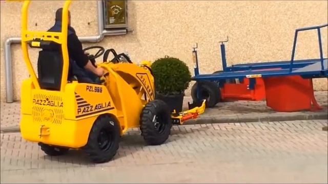 Гидростатический фронтальный погрузчик Pazzaglia PZL900 смотреть онлайн