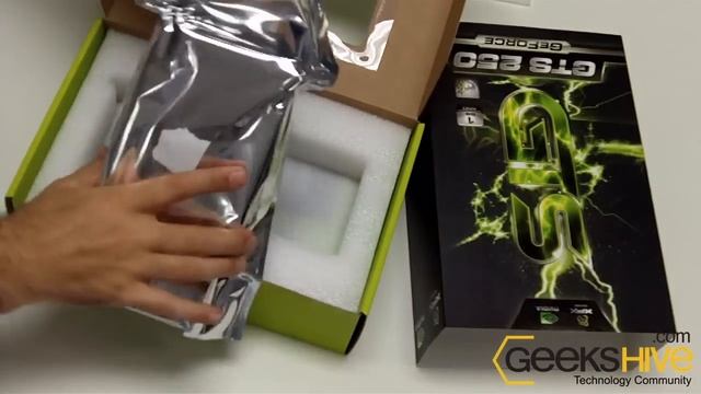 XFX nVidia GeForce GTS 250 (GS-250X-ZSL4) unboxing by geekshive.com смотреть онлайн