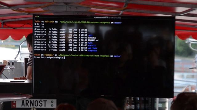 7. Sraz přátel PHP v Pardubicích - Do útrob Vue.js ekosystému a zpět смотреть онлайн