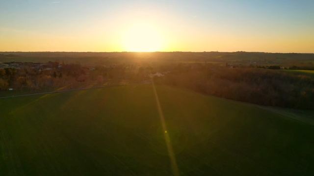 Loubens Lauragais Coucher de Soleil vue du Ciel смотреть онлайн
