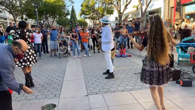 Bella Ciao - Karolina Protsenko & Daniele Vitale Sax смотреть онлайн