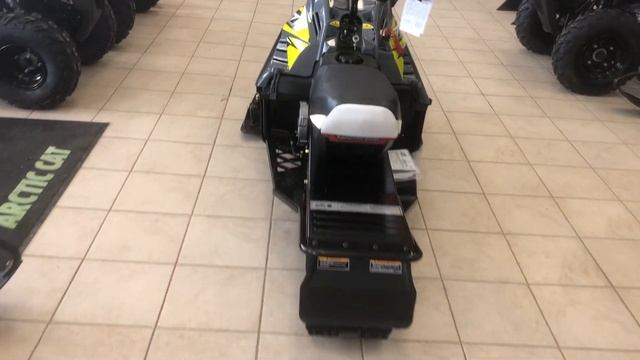 Arctic Cat ZR 200 ES MOTONEIGE 2022 Motoneige certifiée pour le sentier et à haute performance pour смотреть онлайн