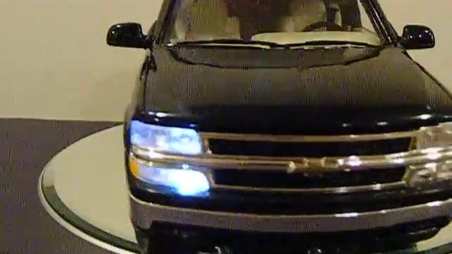 1/18 Unmarked Chevy Suburban with strobes смотреть онлайн