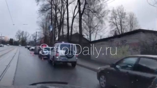 В Смоленске перевернулась легковушка смотреть онлайн
