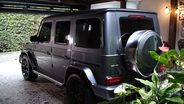 Mercedes G63 Unique Car Co - LlerasBike (Video Promocional) смотреть онлайн